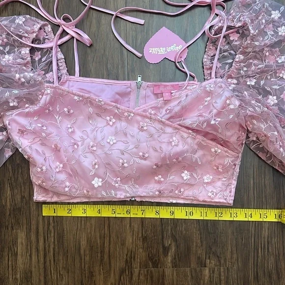 NWT Sugar Thrillz/Dolls Kill pink puff sleeves embroidered floral crop top small - Picture 6 of 11